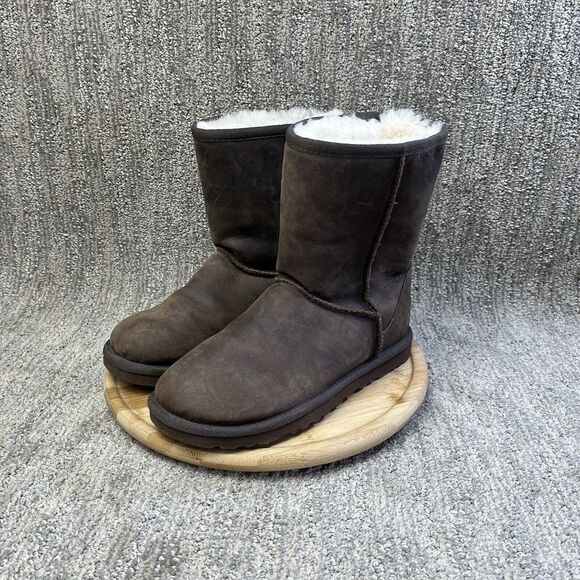 UGG Classic Short Boots Brown Oiled Leather Womens Size 6 Brownstone 1005093 EUC - Picture 1 of 10